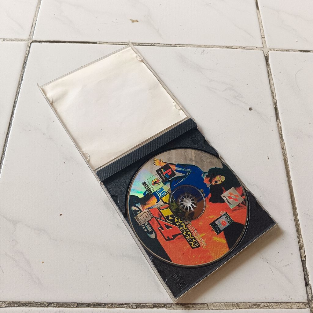 CD GAME PLAYSTATION PS WORLD SOCCER JIKKYO WINNING ELEVEN 4 KOPAB