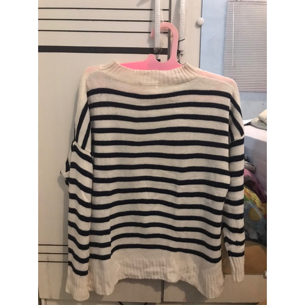 sweater rajut salur brand earth music&ecology