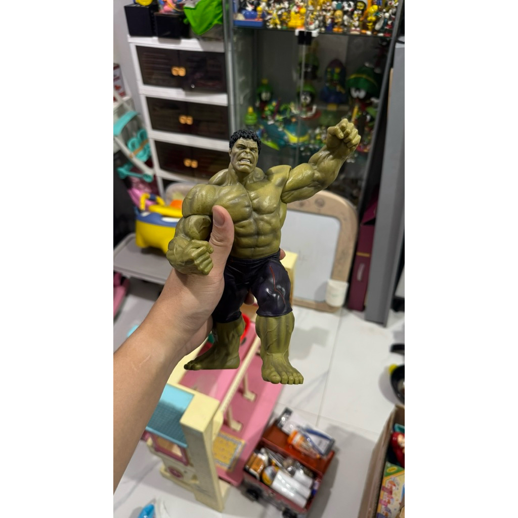 Figure Hulk Statue