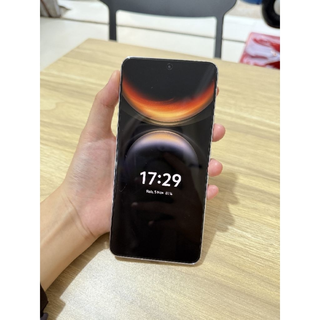 vivo iQOO 13 - Prosesor Snapdragon 8 Elite, Baterai 6150mAh, Layar AMOLED 144Hz