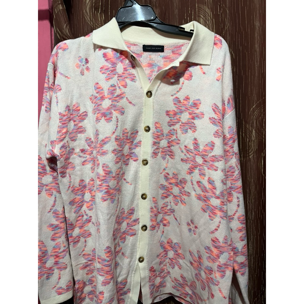 noir sur blanc pink flower white