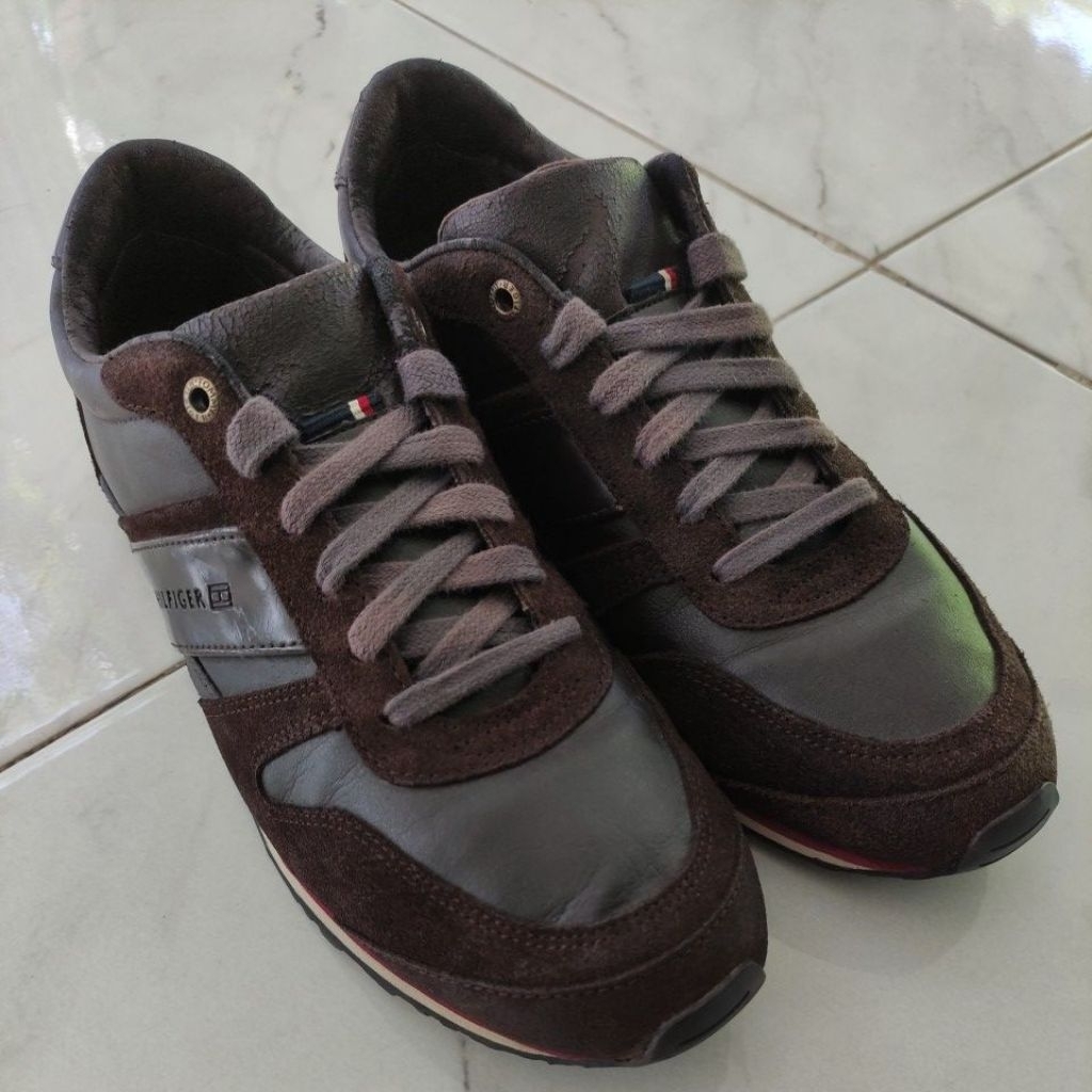 Sepatu Tommy Hilfiger Size 42
