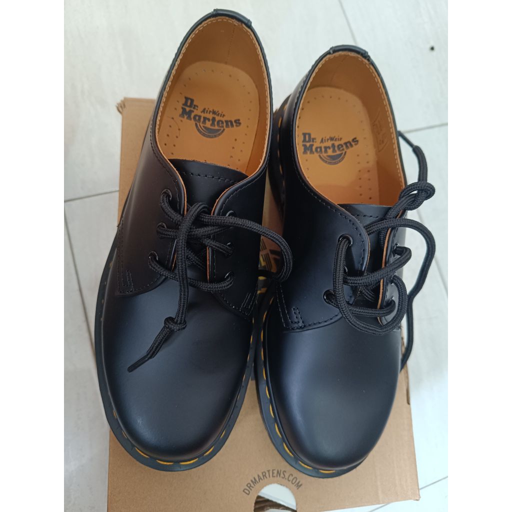 Sepatu Dr. Martens