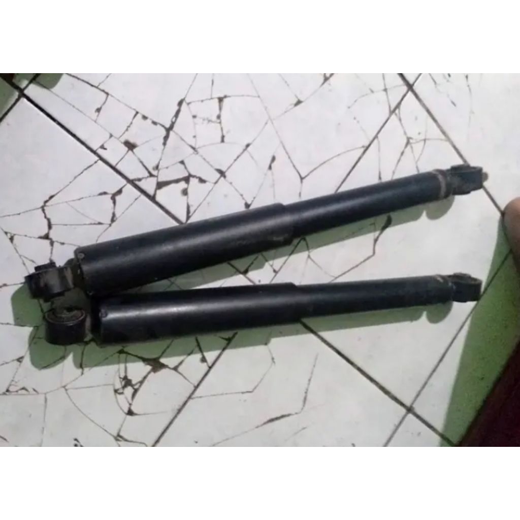 shockbreaker shock belakang toyota avanza xenia Rash barang asli original copotan masih bagus satu s