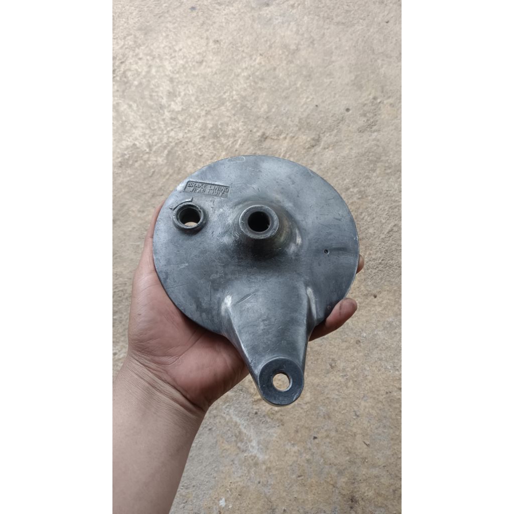 Tutup kampas tromol belakang suzuki ts 125 original