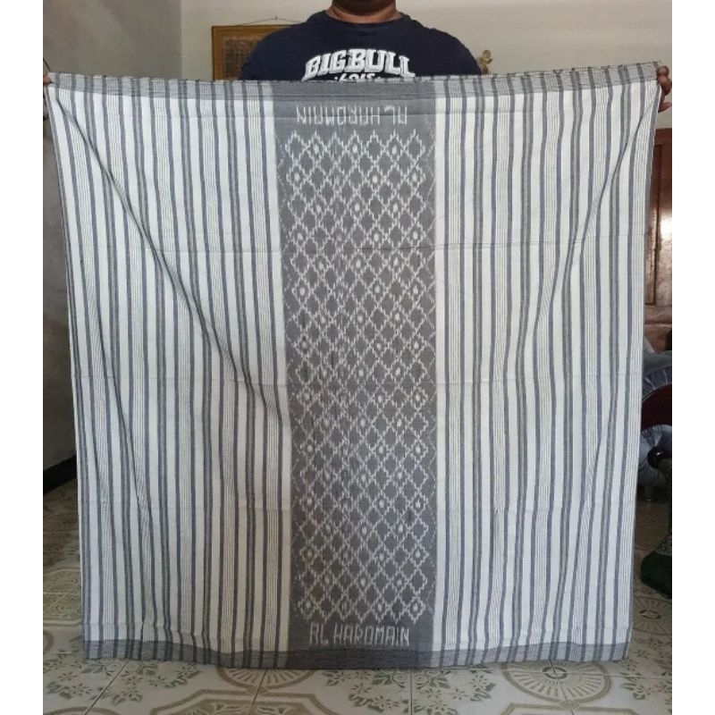 Sarung tenun goyor salur putih