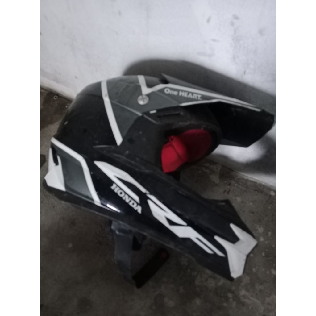 helm crf ori masih bagus