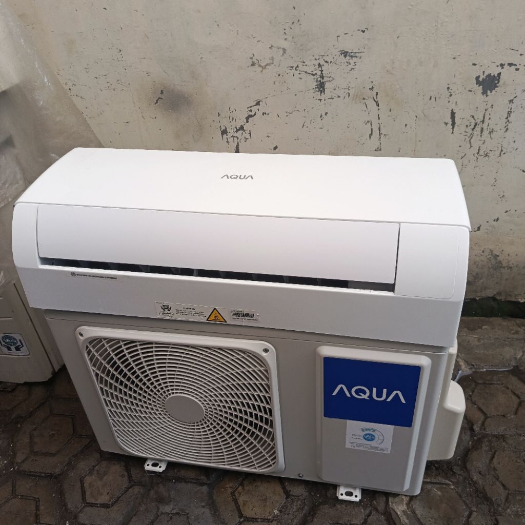 AC aqua 1/2 PK bekas