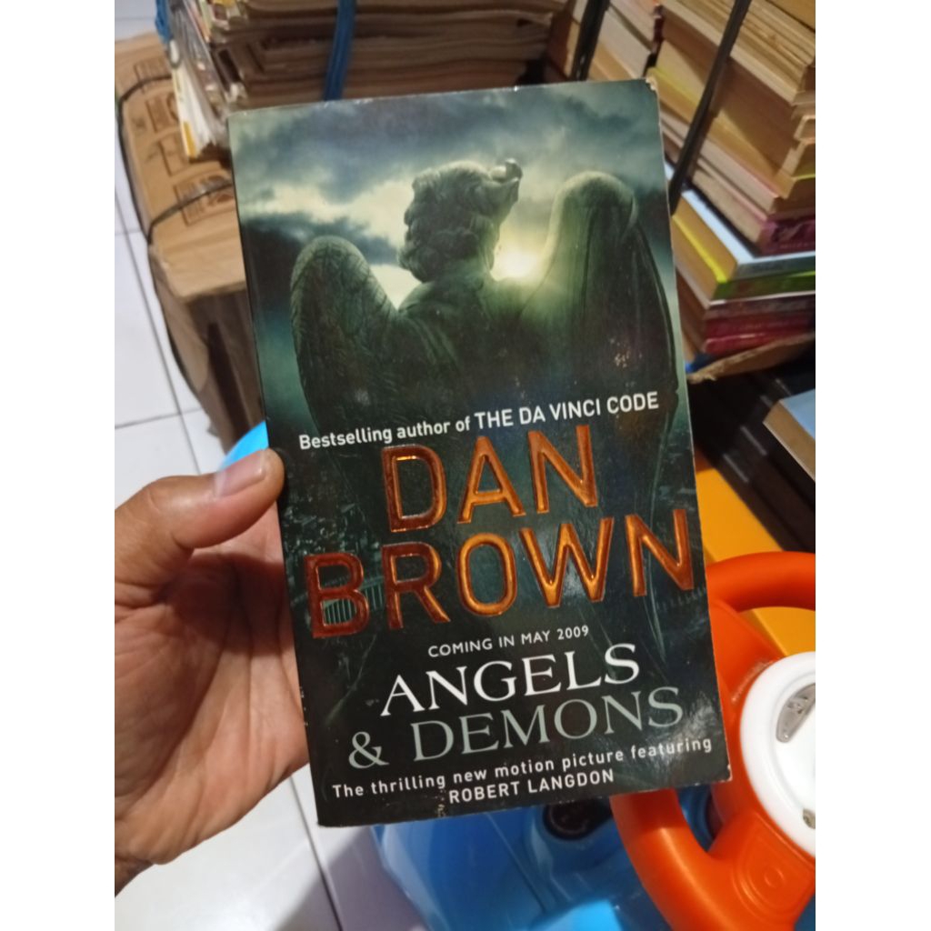 engels and demons by dan brown bahasa inggris bekas asli