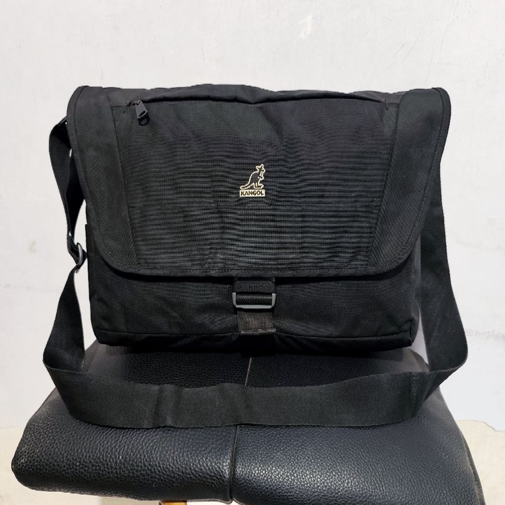 Kangol Messenger Bag / tas selempang Kangol Black