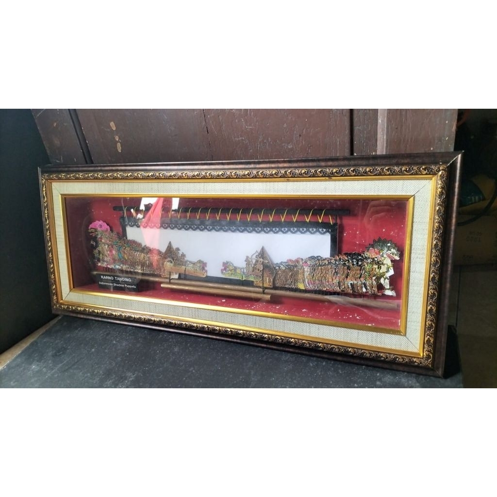 Miniatur Pentas Wayang Kulit. Karno Tanding
