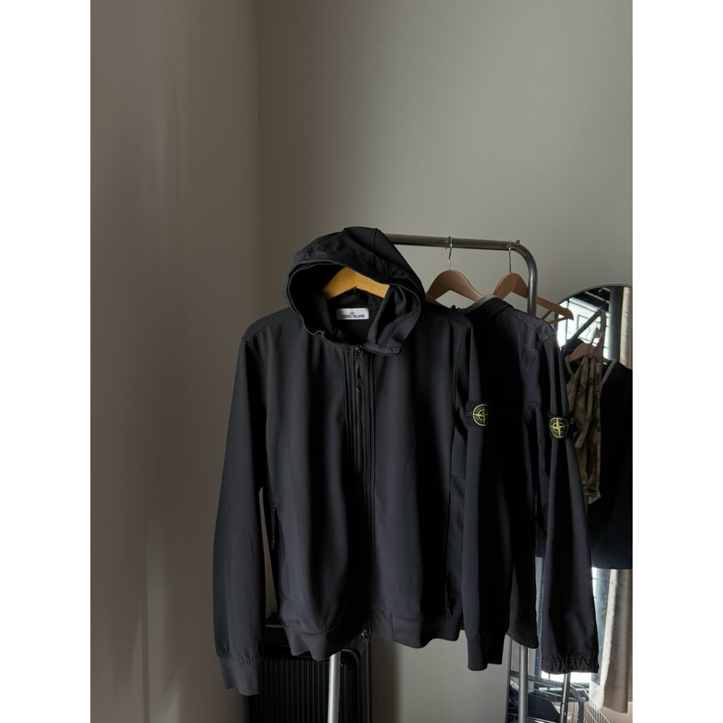 Stone Island Light Soft Shell-R e.dye® Technology