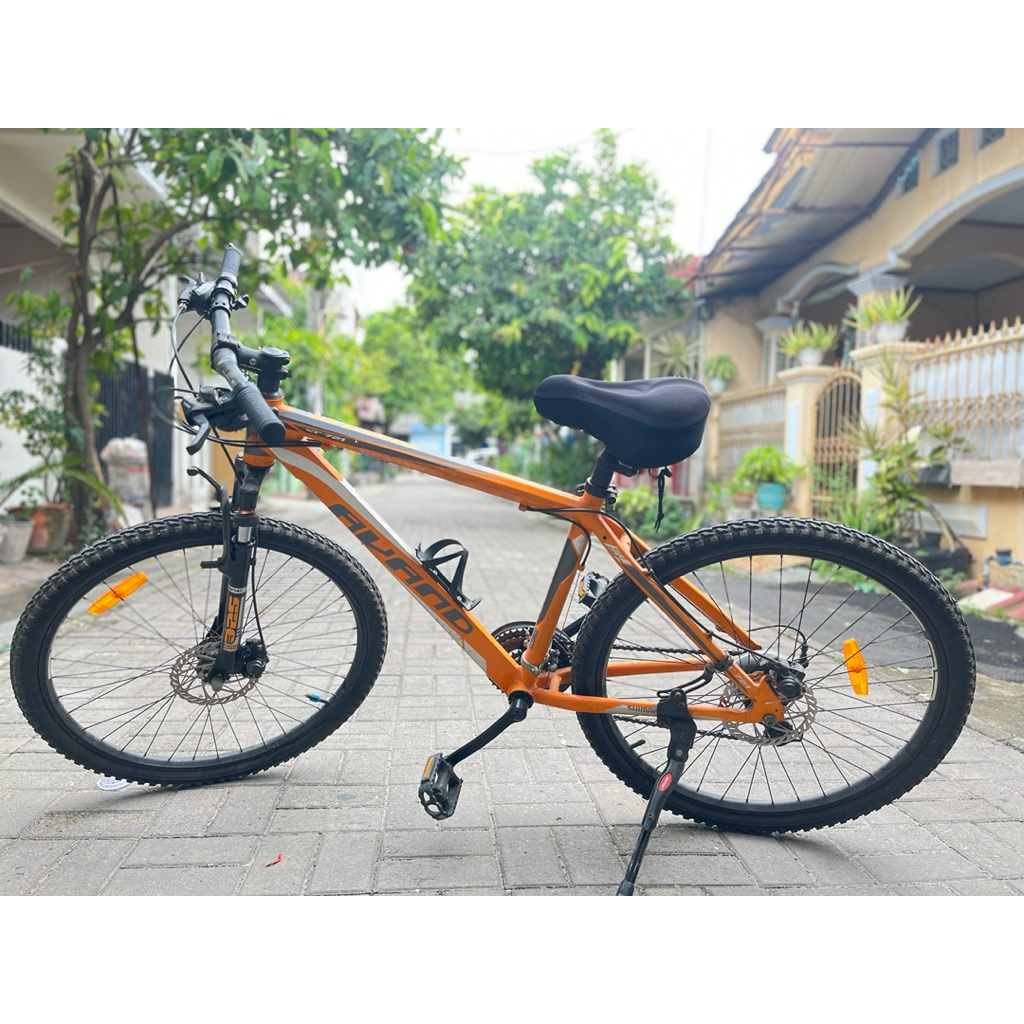 sepeda MTB avand by united second free helm