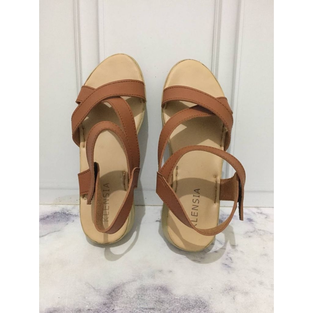 [preloved] sandal klensia tan