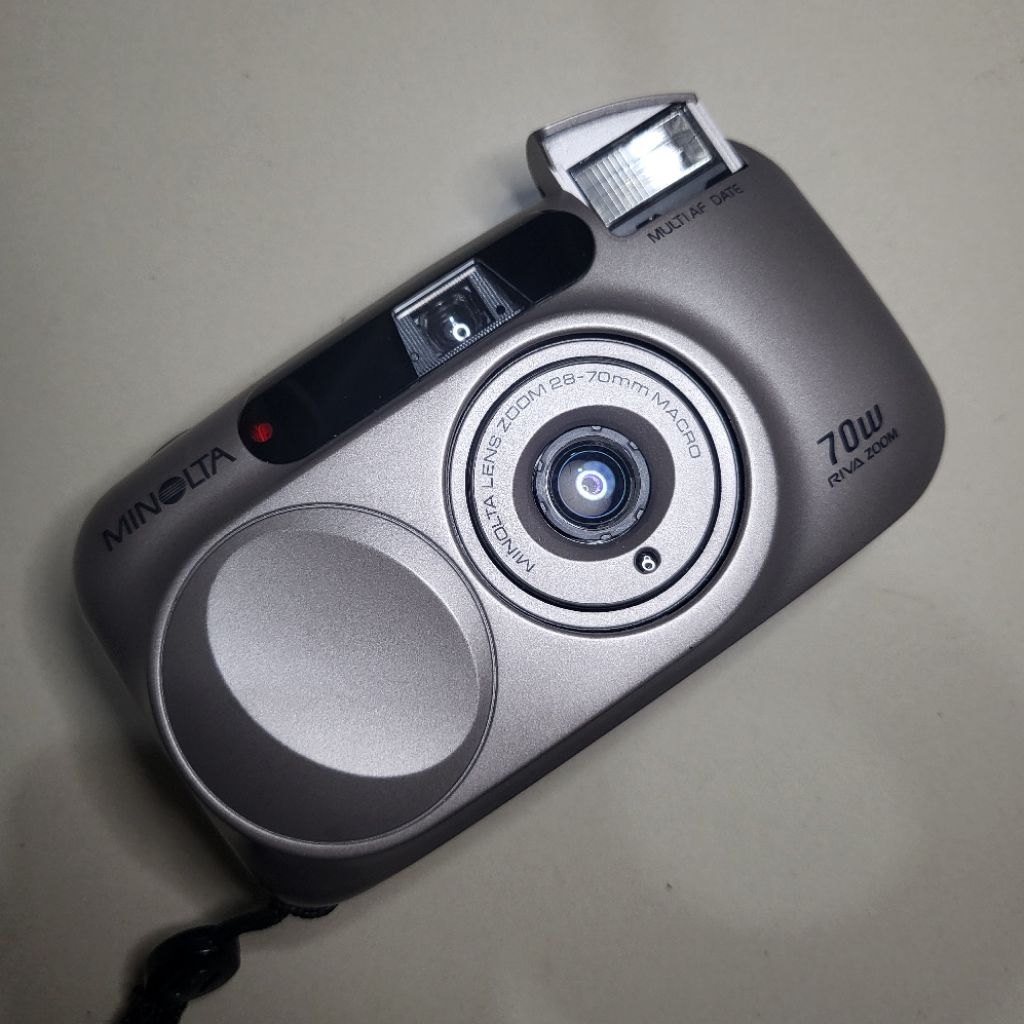 camera analog minolta riva zoom 70w