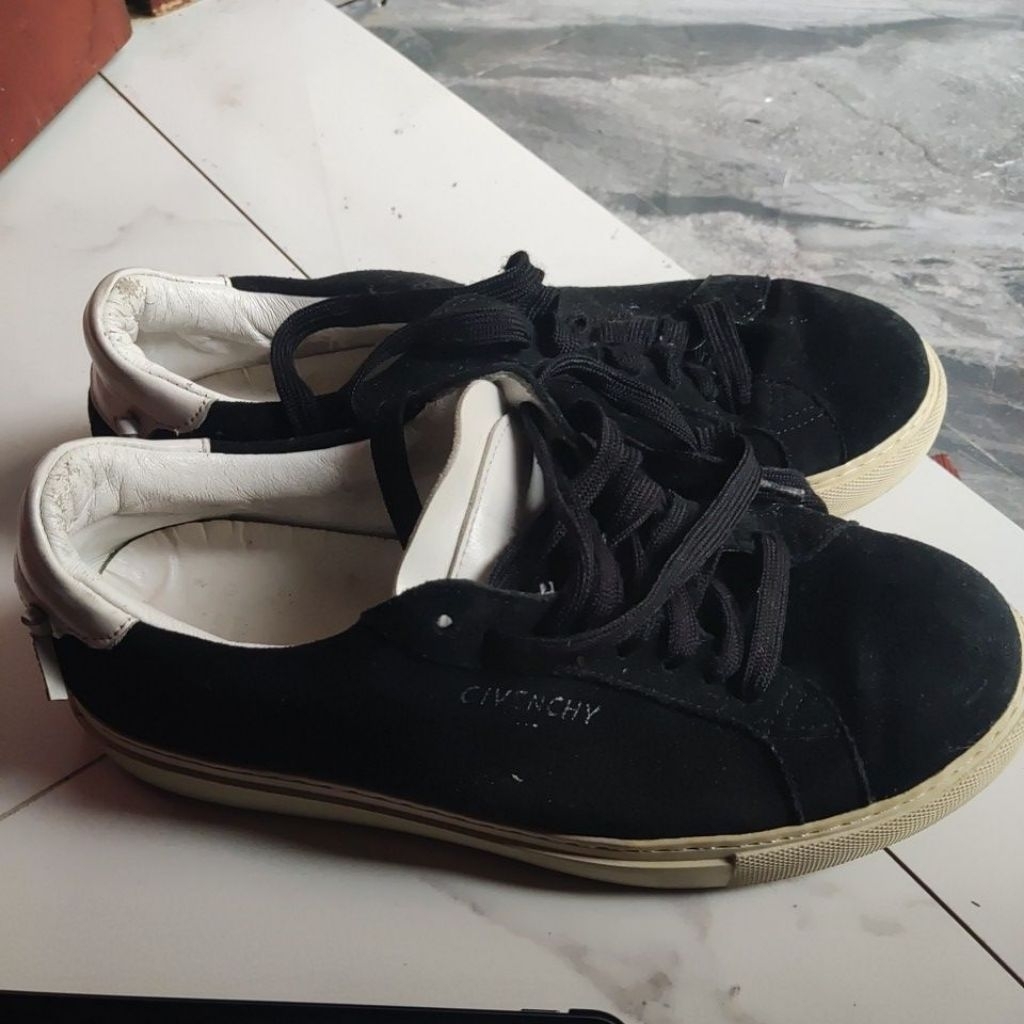 sepatu Givenchy Paris bekas zise 40 insole 255-260