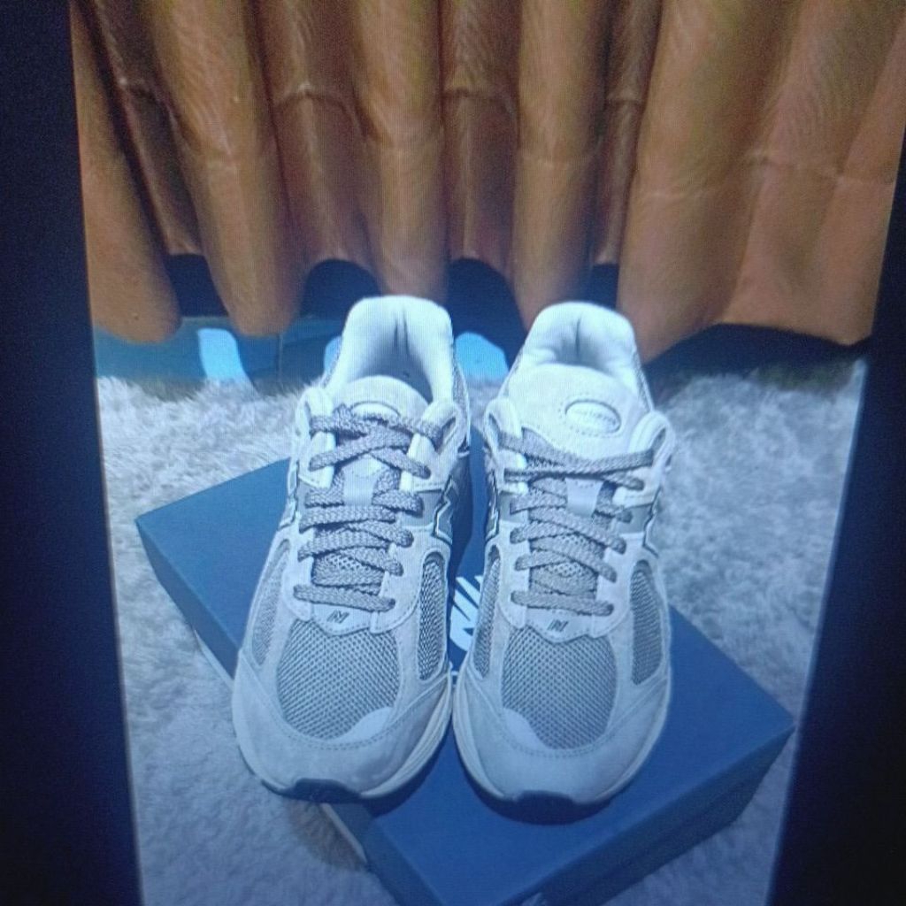NEW BALANCE 2002R