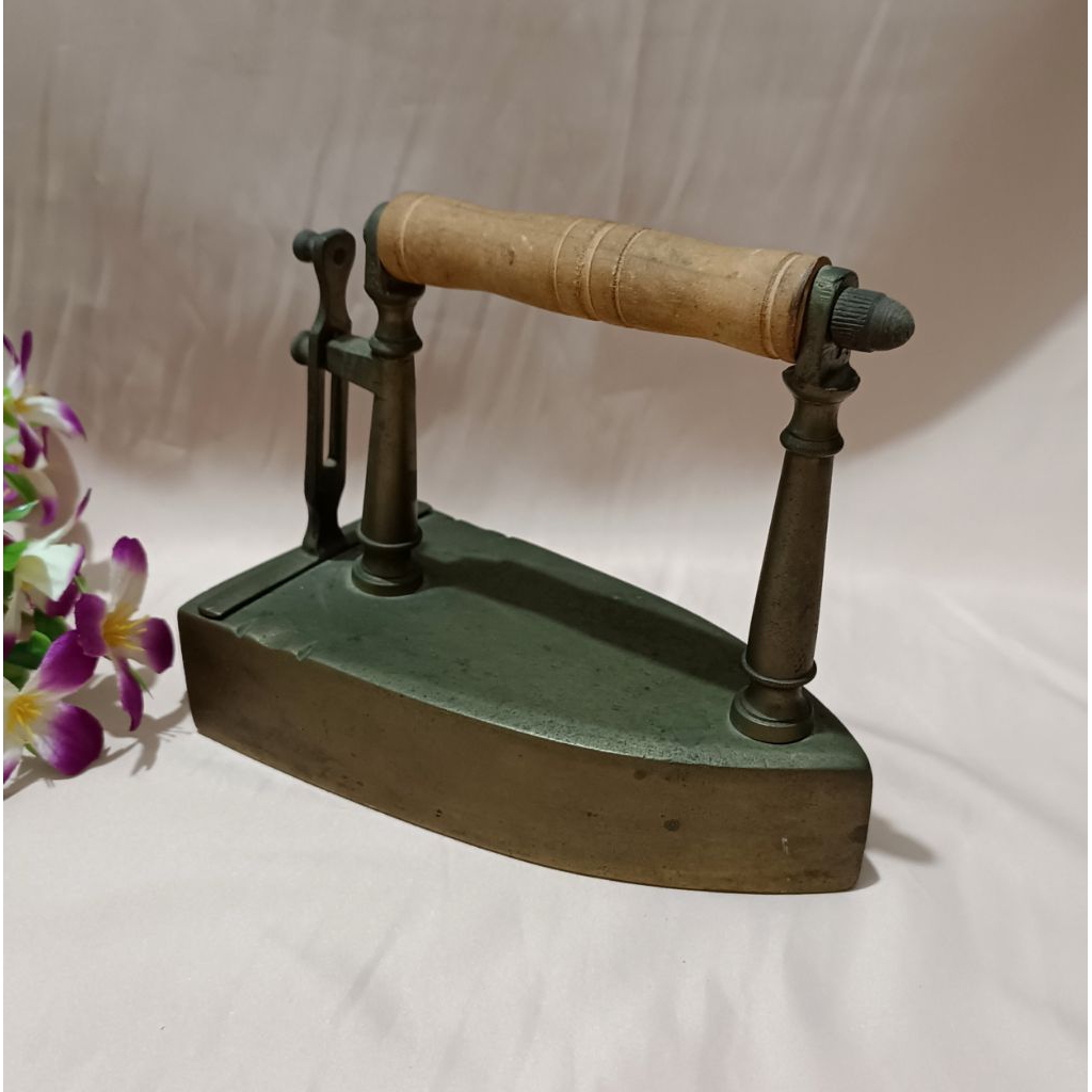 Setrika Jadul antik kuningan tahun 1900 an