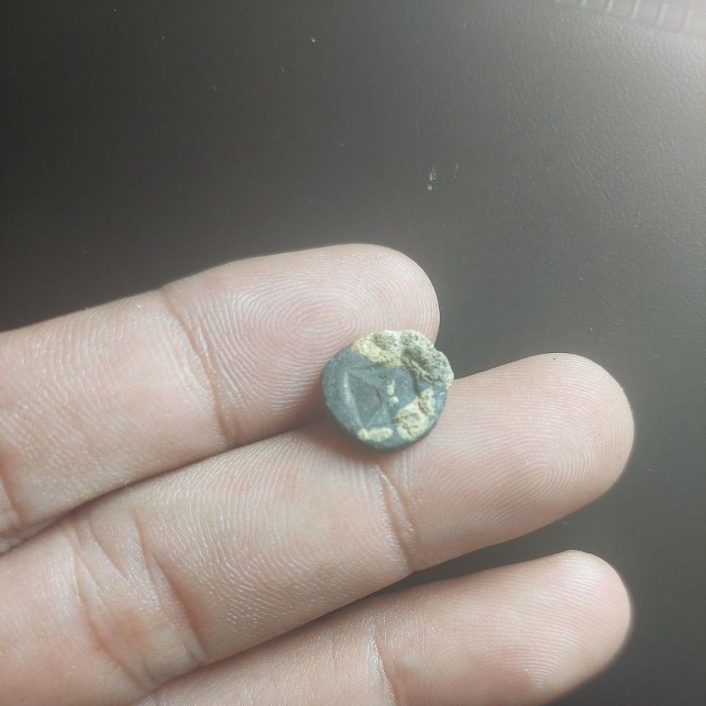 Koin sriwijaya dalam sedimen batu temuan