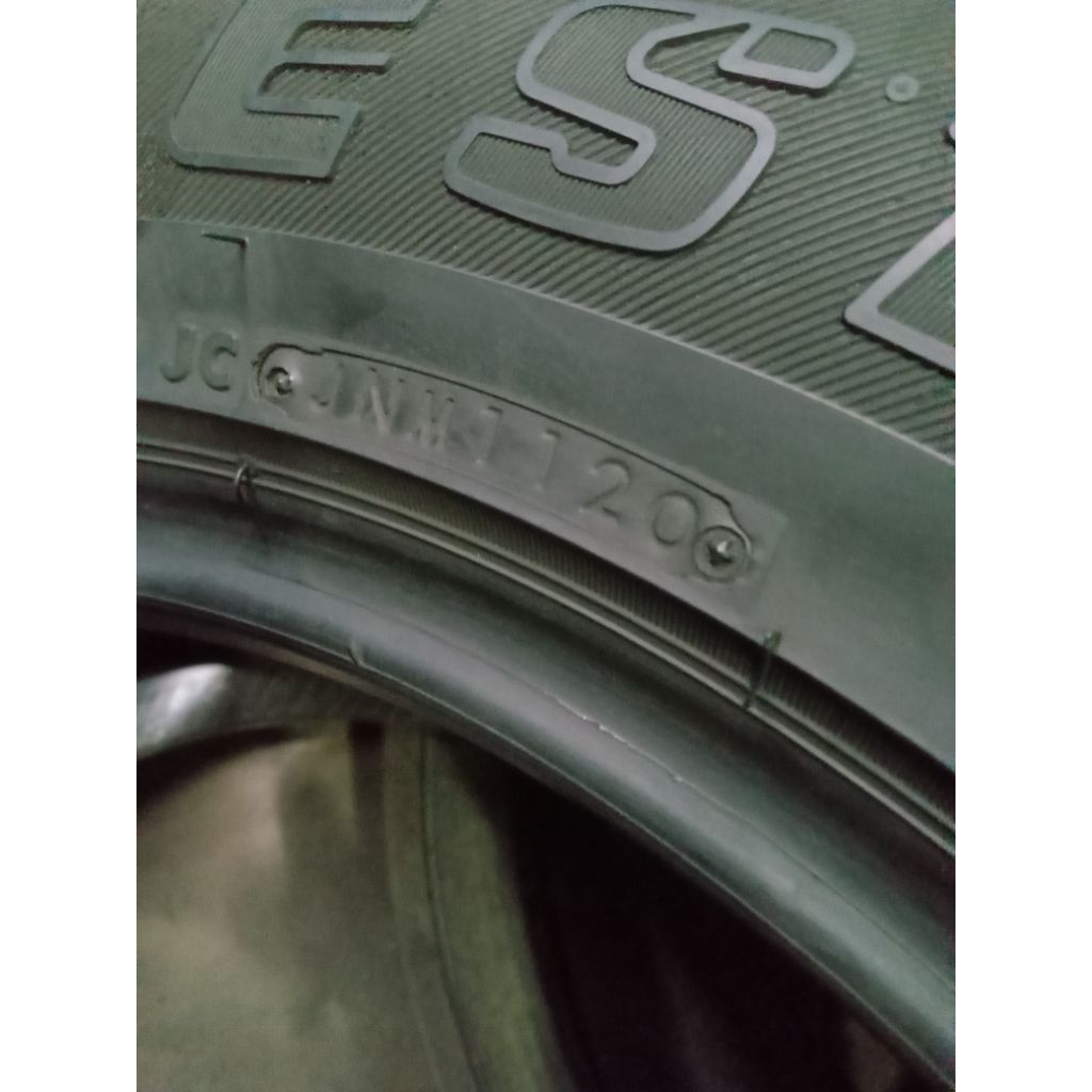 ban R18 255 60 Bridgestone dueller