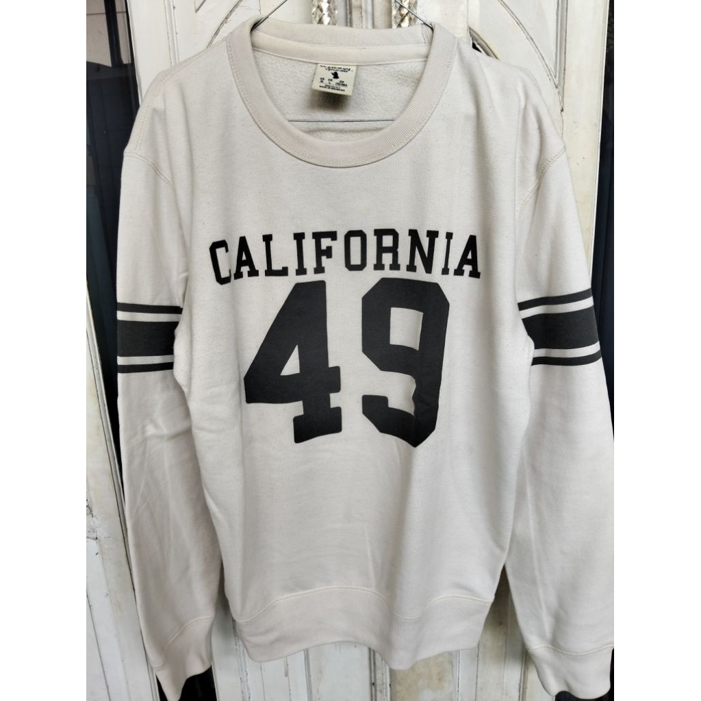 PRELOVED SWEATER WHO.AU PUTIH NO MINUS