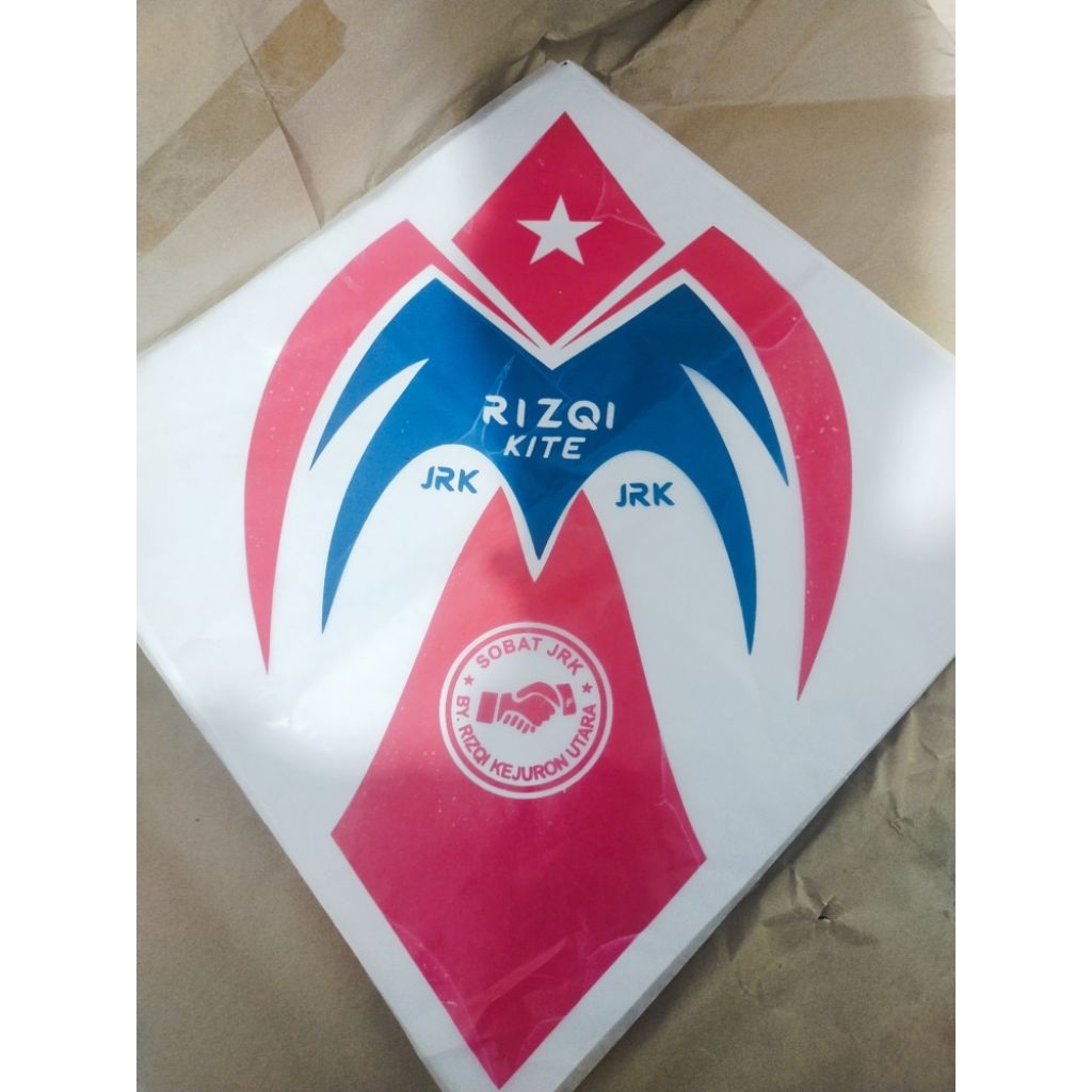 Kertas layangan 2 warna