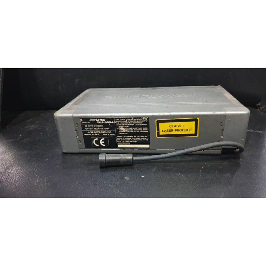 CD changer Alpine CHA-S604 audio mobil jadul berikut magazine kondisi tidak jalan