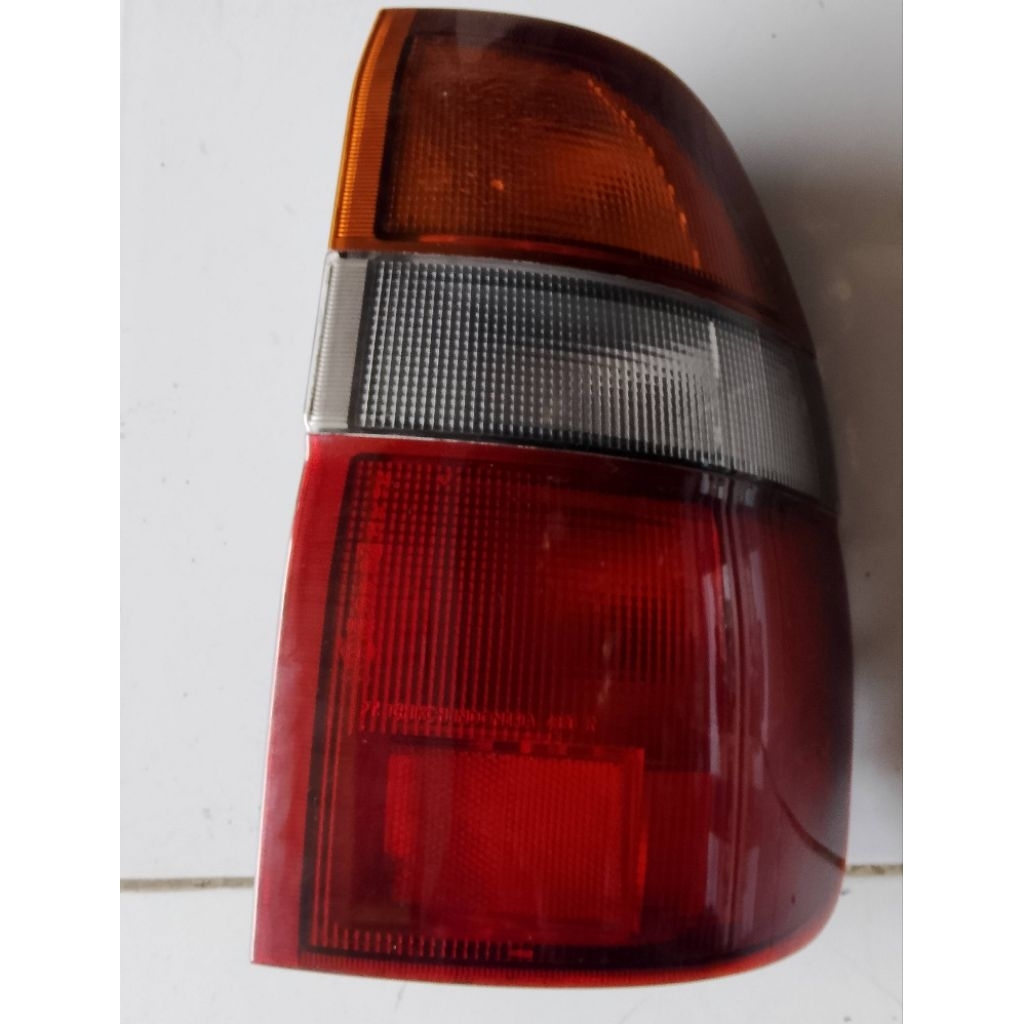 Lampu Belakang Isuzu panther touring 2000(kanan)