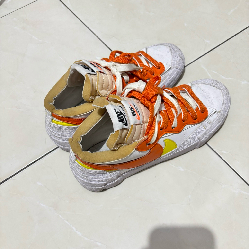 preloved sepatu nike sacai low white