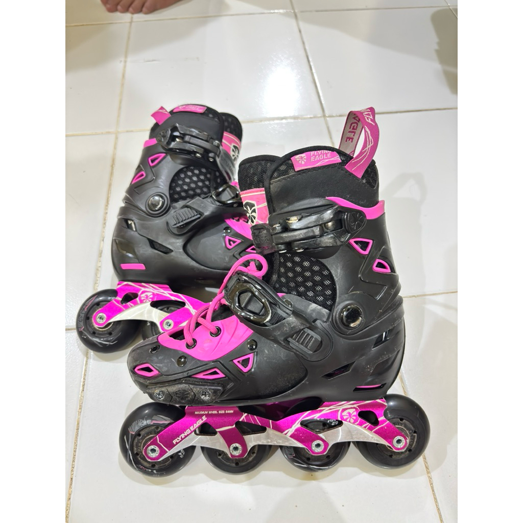 Preloved -Sepatu Roda Anak Inline Skate Pemula Flying Eagle S9 Pink +  Deker anak Flying Eagle
