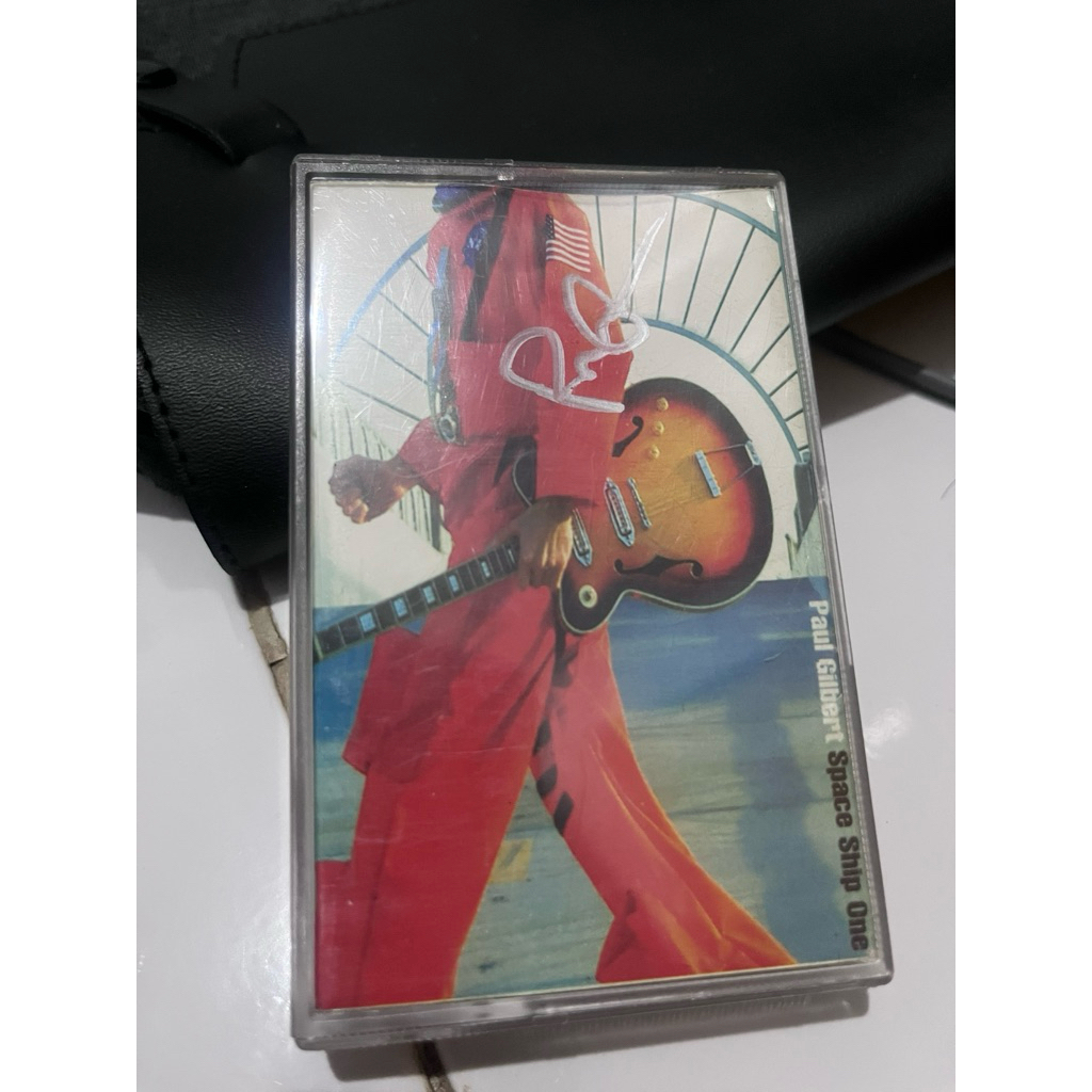 Paul Gilbert - Space Ship One - Bertanda Tangan Asli - Kaset Pita