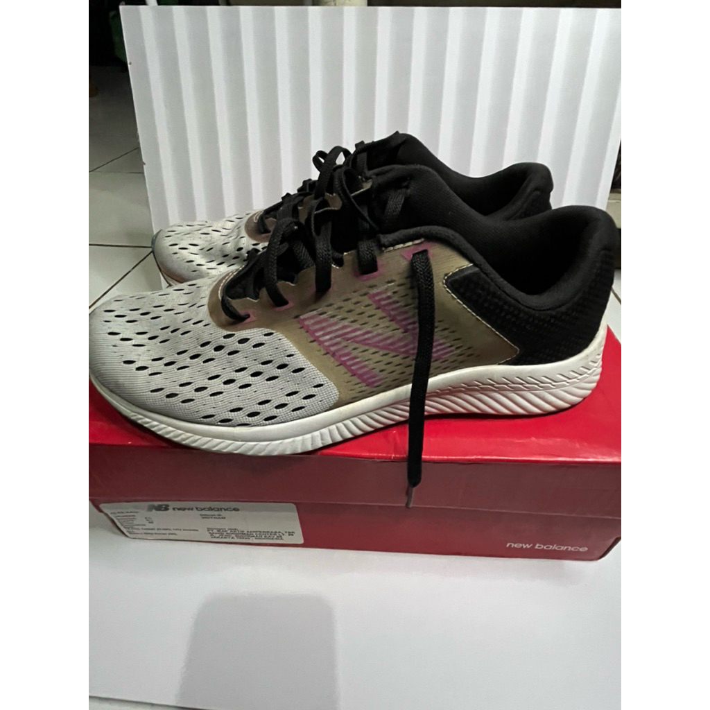 Preloved Bekas Sepatu Running Lari N*w Bal*nc* uk 40 insole 25