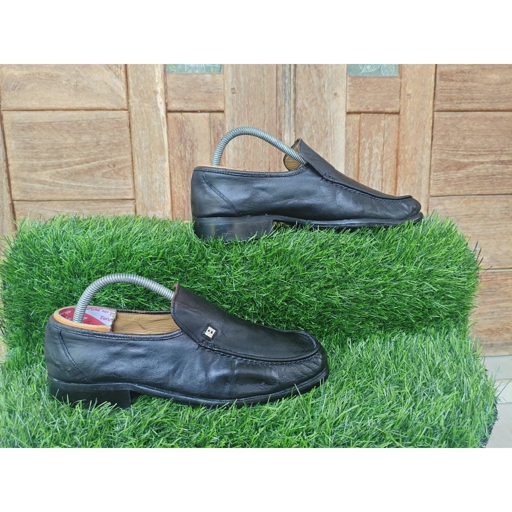 Sepatu Pria Slip on hitam Bally  *40*