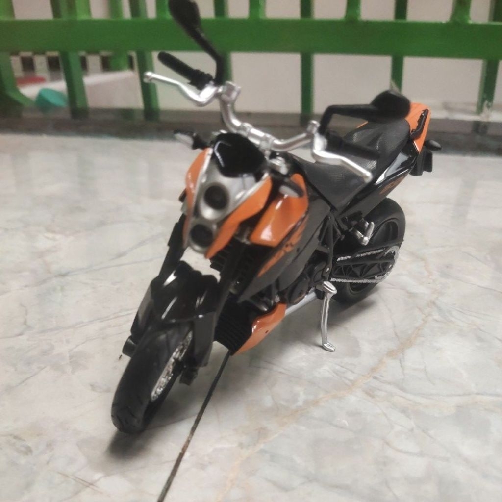 Diecast motor sport KTM 690 duke