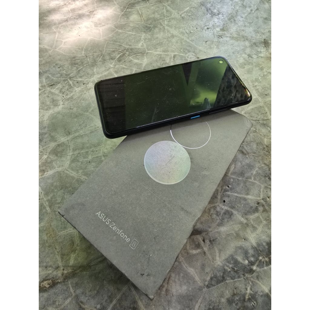 Asus Zenfone 8