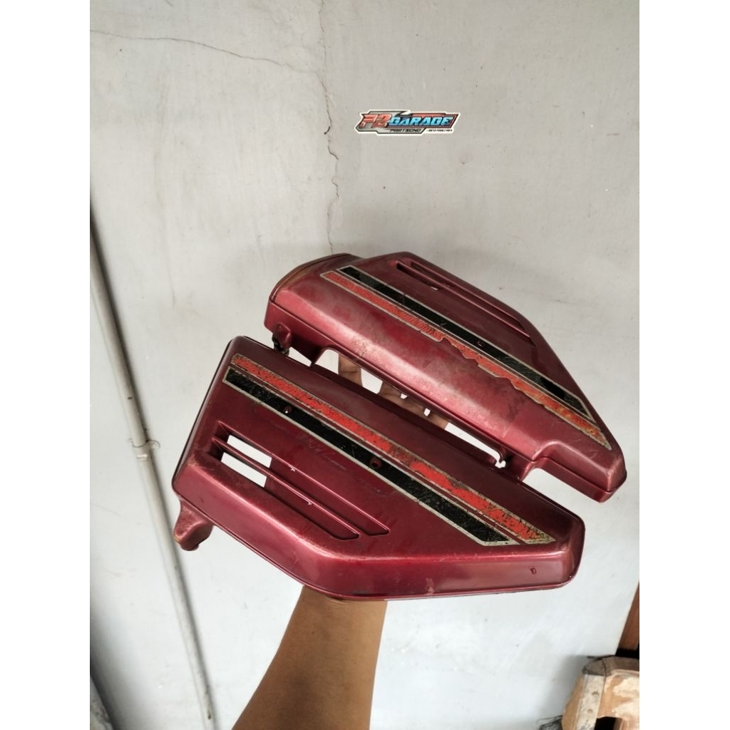 Tepong aki tutup aki cover aki cb100 k5 cb k5 bagong original paint dan striping merah