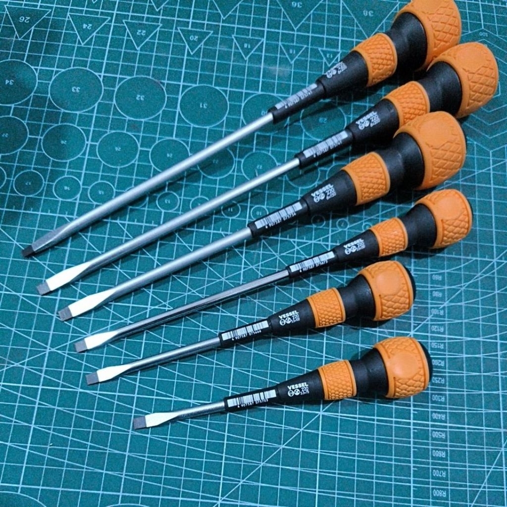 VESSEL 220 Obeng Bola Minus Ball grip Screwdriver (-)