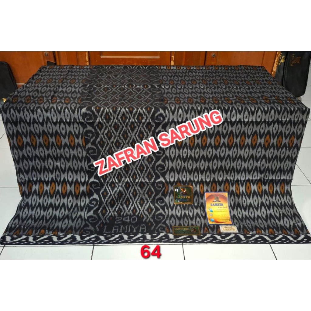 Sarung LAMIYA, HADRAH, ALBALAD, ALIFAH tipe kawung, Mesres jahitan tengah, bahan halus nyaman dipaka