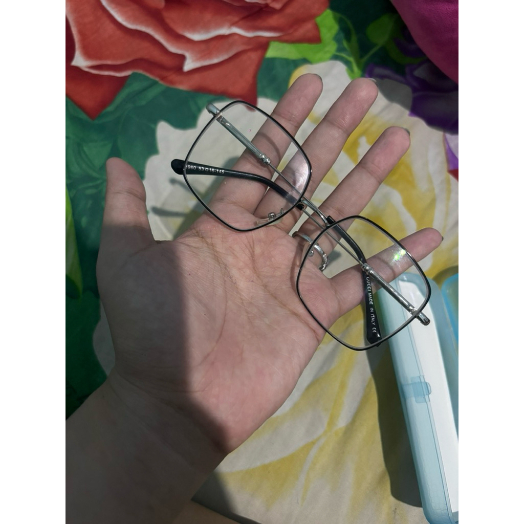 kacamata minus knan kiri 0.5