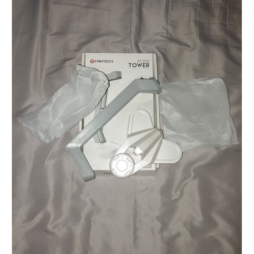 fantech headphone holder