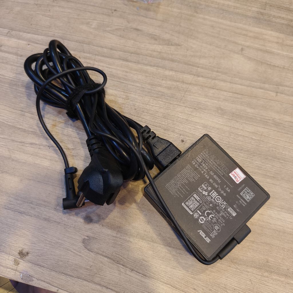 Charger Laptop Original Asus M1403Q kondisi second masih bagus