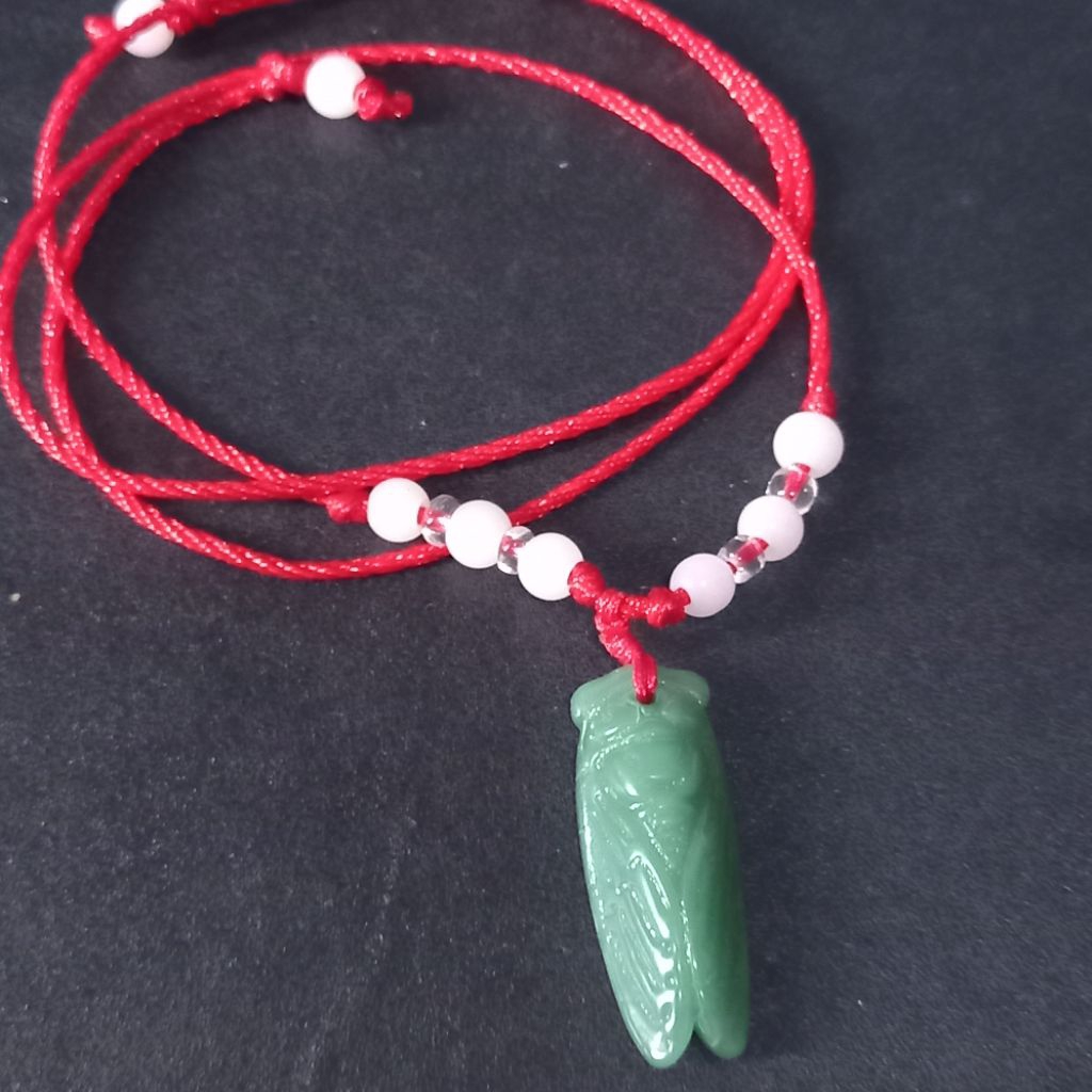 kalung tali merah giok simbol jangkrik