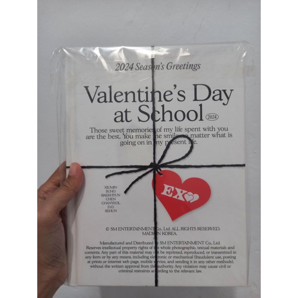 Season's Greatings 2024 EXO - Hard Cover Diary