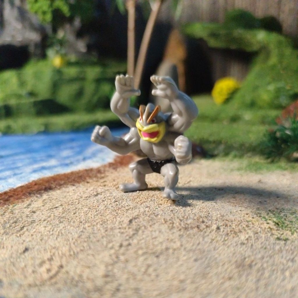 pokemon figure - machoke - tomy