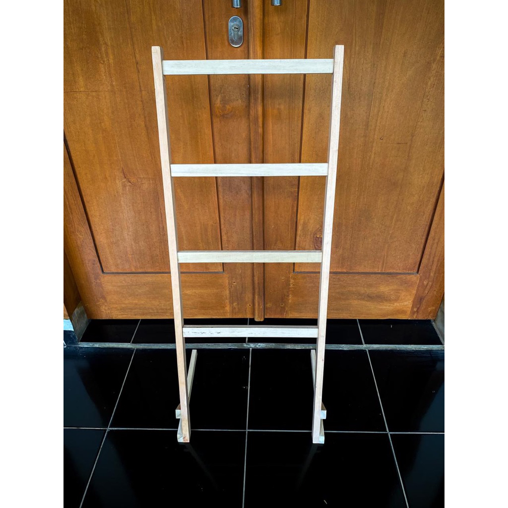 ladder hanger tangga kayu rak gantungan sajadah, mukena’ / rak gantung multifungsi