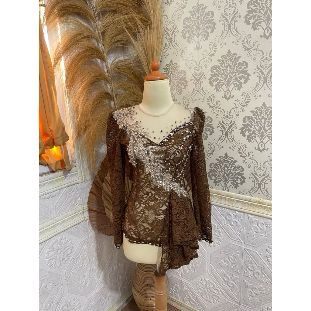 kebaya brokat hiasan pinggang