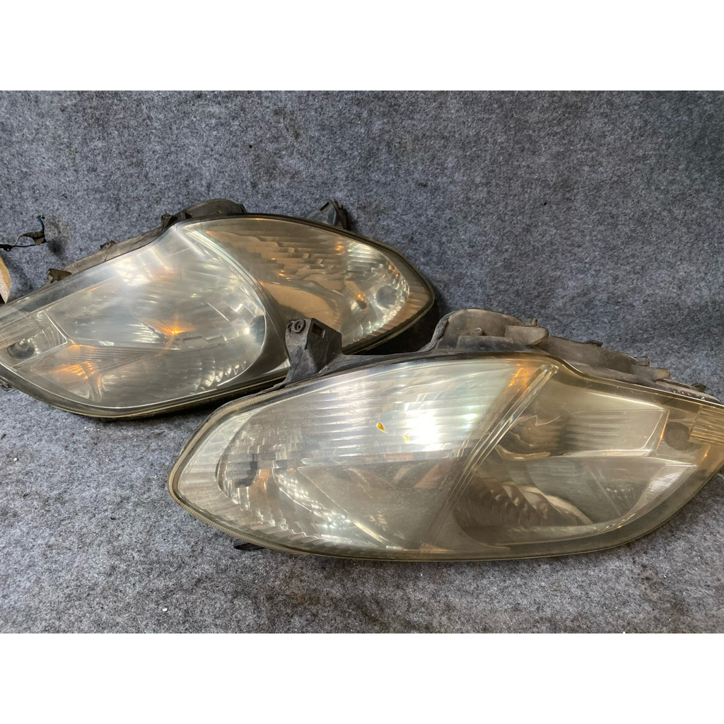 lampu kanan kiri vios gen 1 sesuai gambar
