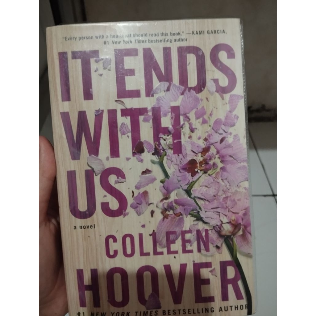 Preloved Novel It Ends With Us by Colleen Hoover (US Version)