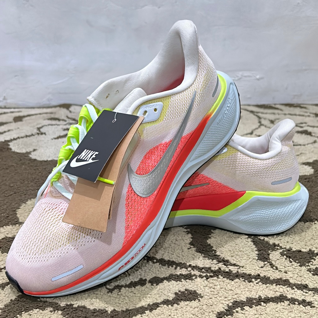 Sepatu Lari Nike SIZE 43