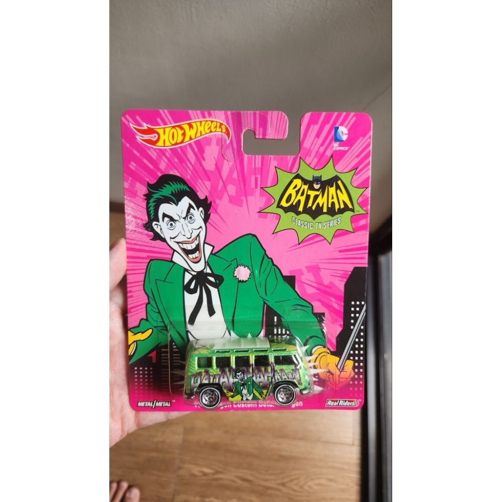 hotwheels premium volkswagen custom deluxe wagon combi joker batman
